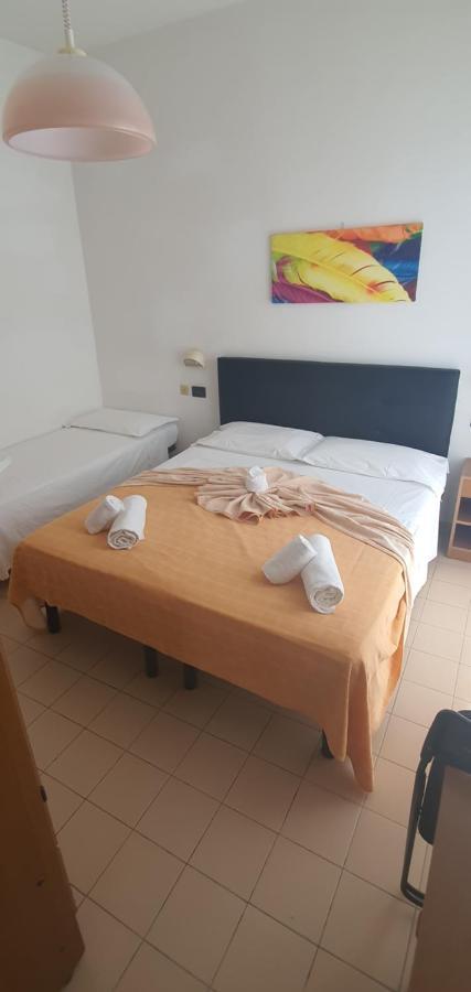 Hotel Vela Azzurra Rimini Bagian luar foto