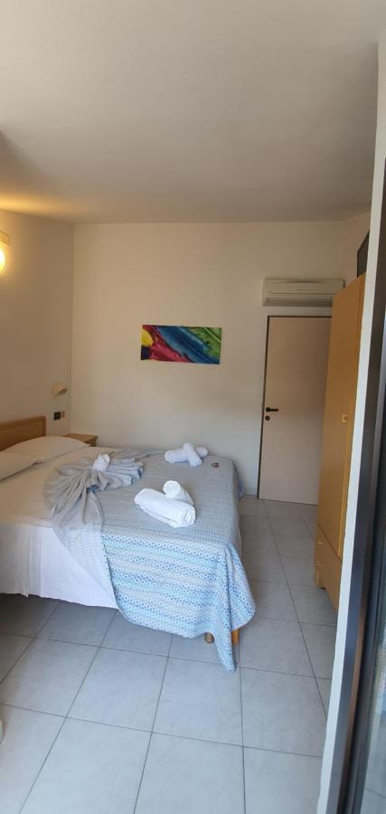 Hotel Vela Azzurra Rimini Bagian luar foto