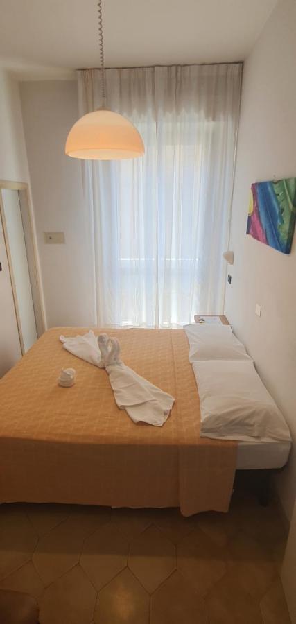 Hotel Vela Azzurra Rimini Bagian luar foto